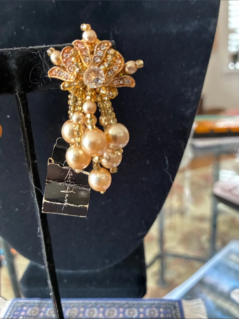 N/A elegant gold